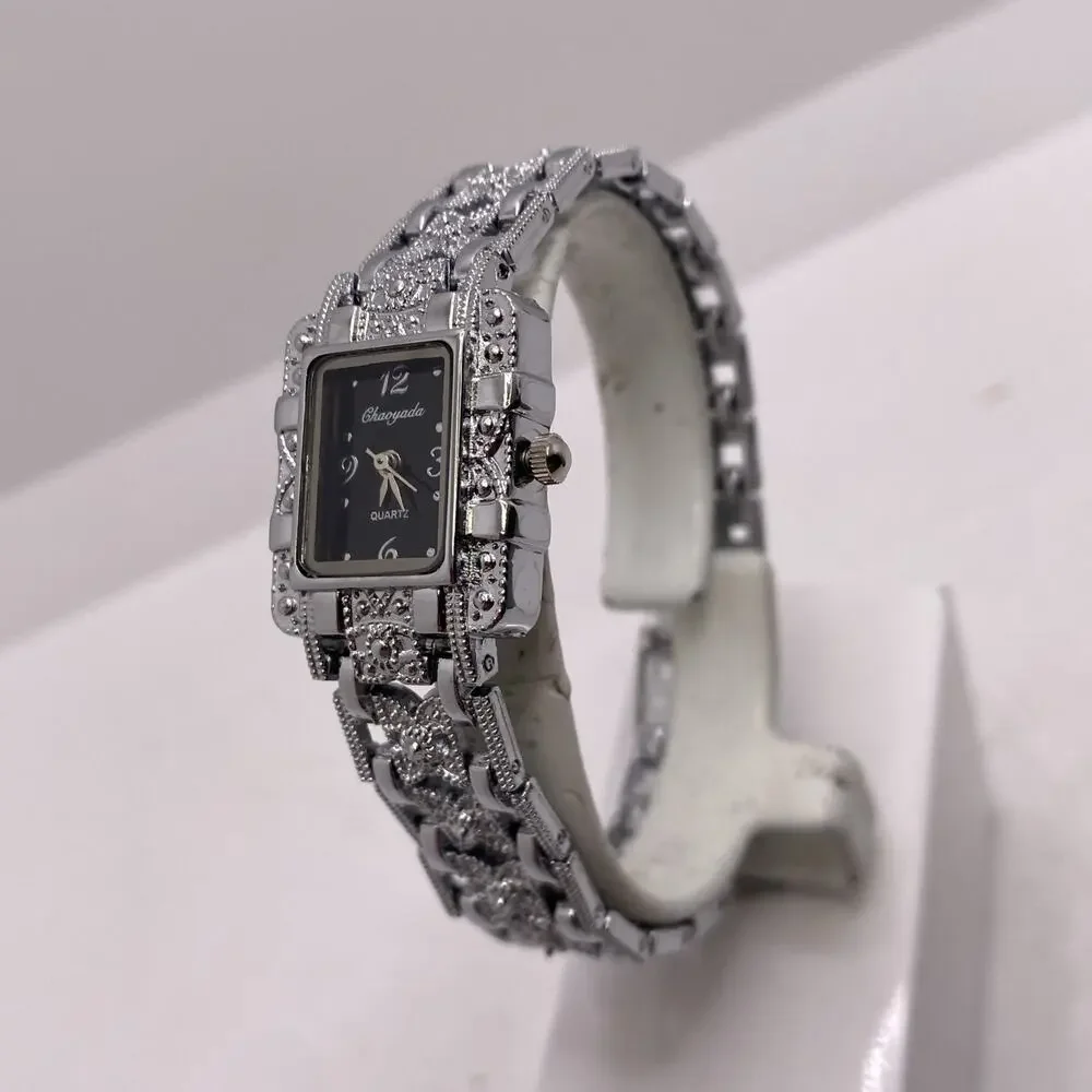 Silver Womens Black Dial Silver Fashion Watch Works New Battery